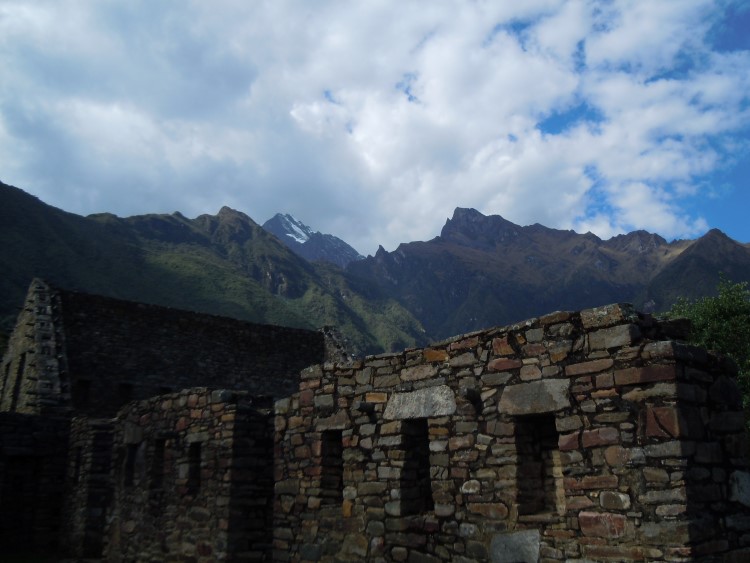 Choquequirao遺跡でよく保存されたインカの壁、挑戦的なトレッキングでアクセス可能